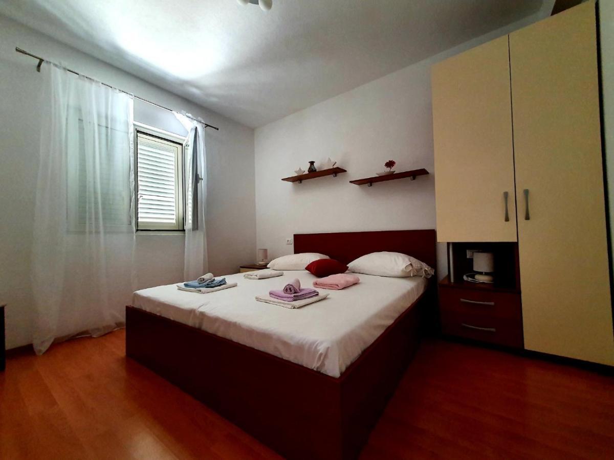 Tri Sestrice * Sveta Nedelja (Hvar)