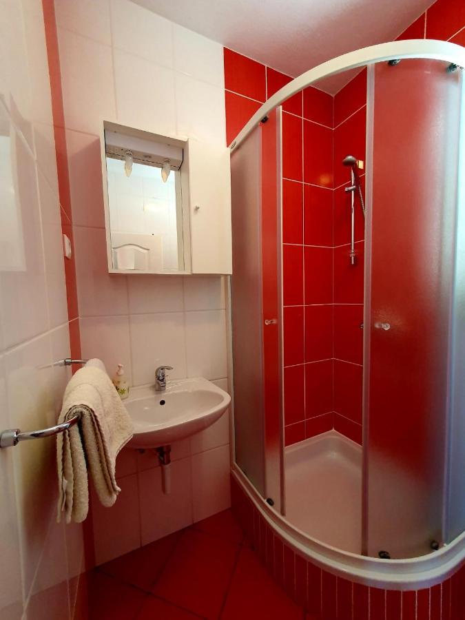 Tri Sestrice Apartment *