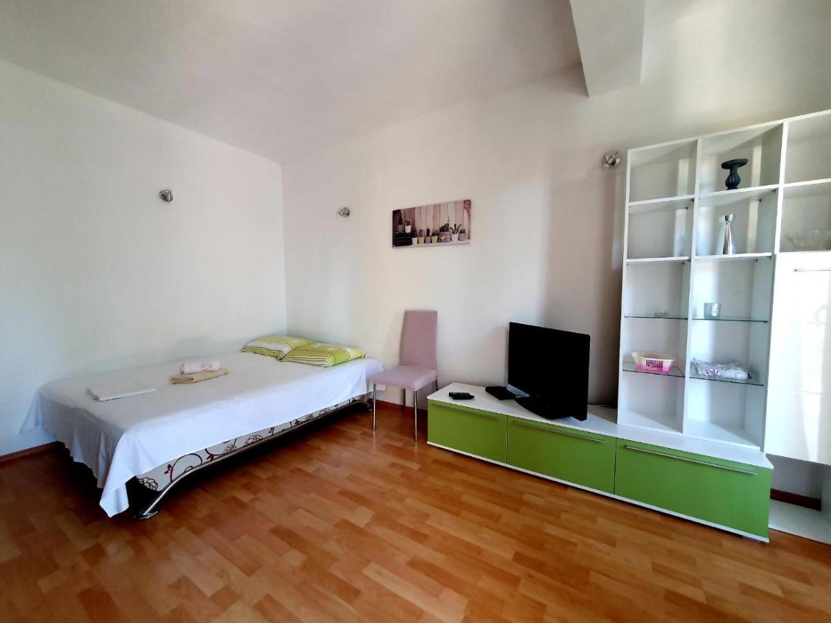 Tri Sestrice Apartment *